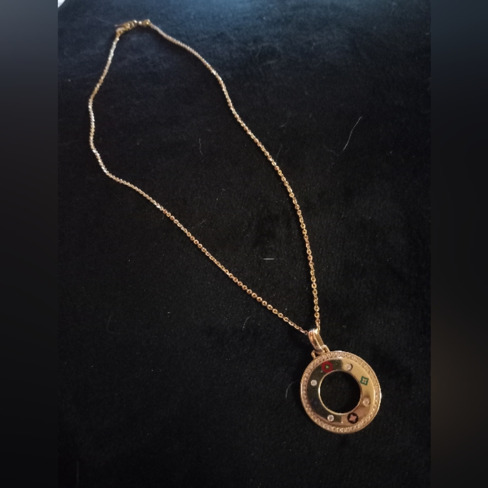 Solid gold chain 14 k a d pendant 17'